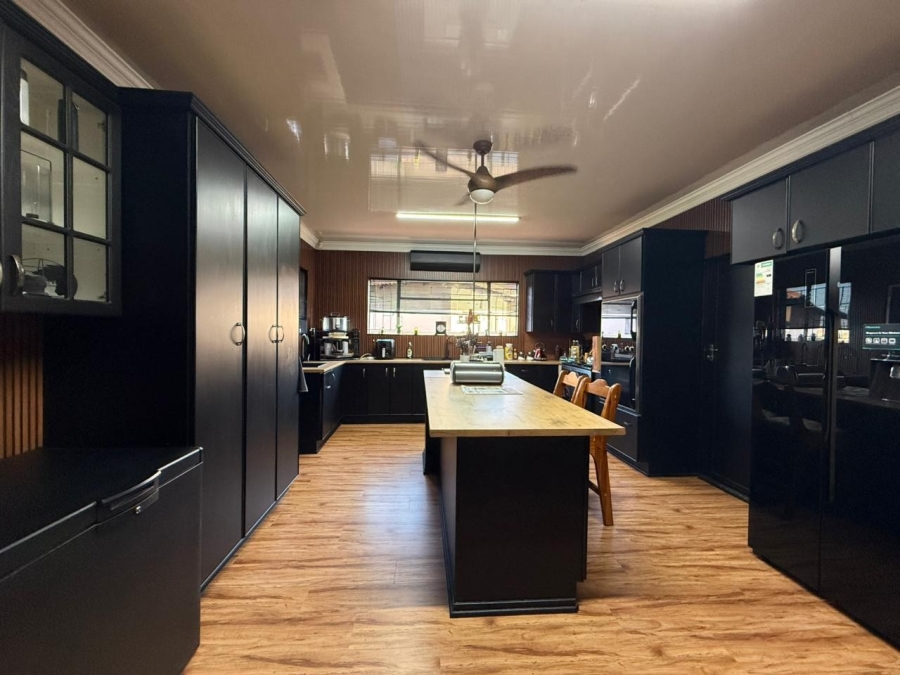 4 Bedroom Property for Sale in Naudeville Free State